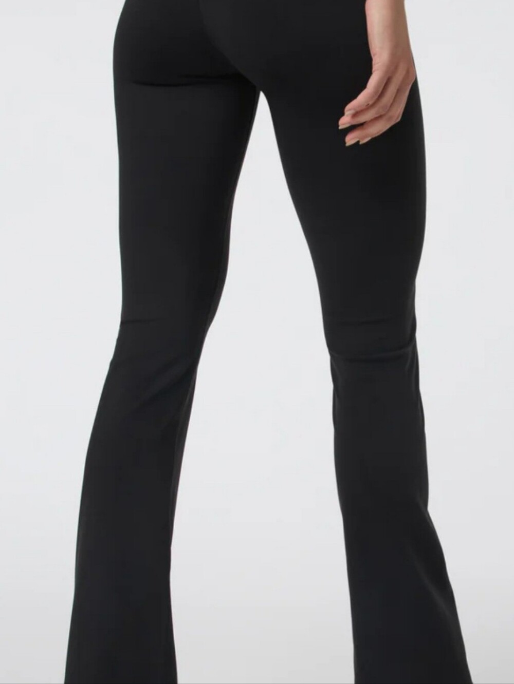 Vuori Ultra High Rise Flare Leggings Black Size M 31 Slimming Buttery Soft Yoga - Picture 16 of 16